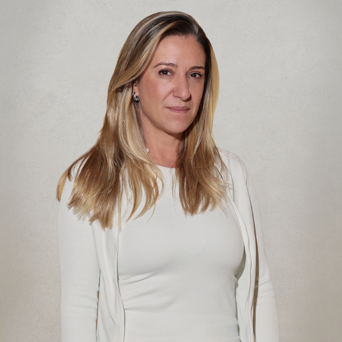 Retrato de Flavia Vagen, Diretora de Marketing Institucional, Comunicação e Eventos na HOPE