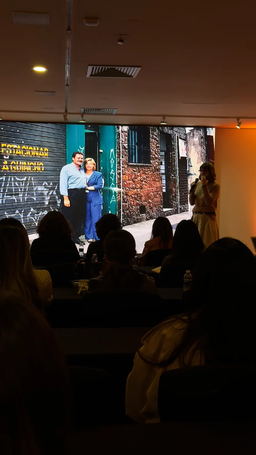 Público acompanha uma palestra em uma Master Class Fashion Meeting